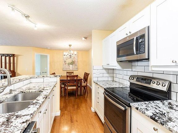 4th image of 720 Carrington Pl APT 101