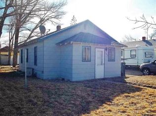 104 N 8th St, Rawlins, WY 82334