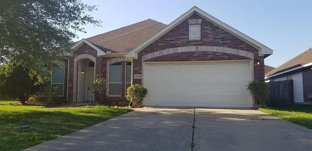 4 bed, 2206 sqft, $2,300 — Photo 1