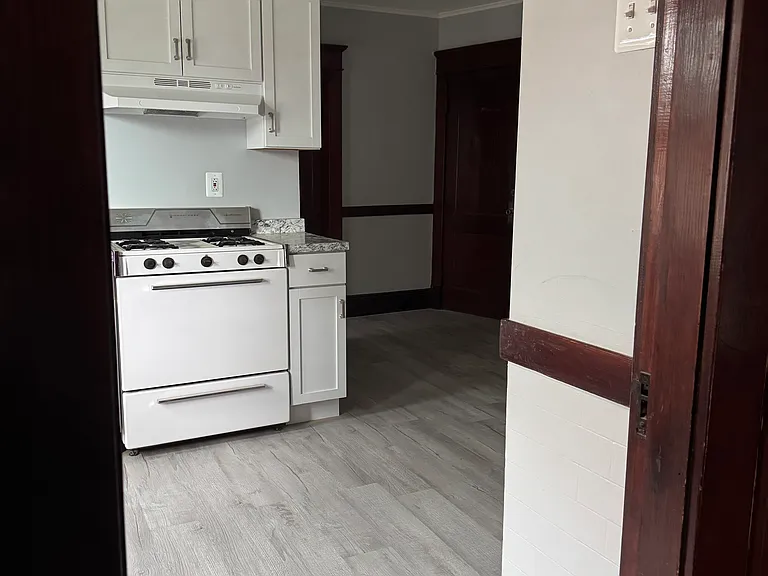 51 Howard St — Photo 2
