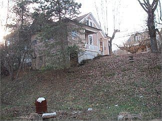 3rd image of 405 Mountain Dr