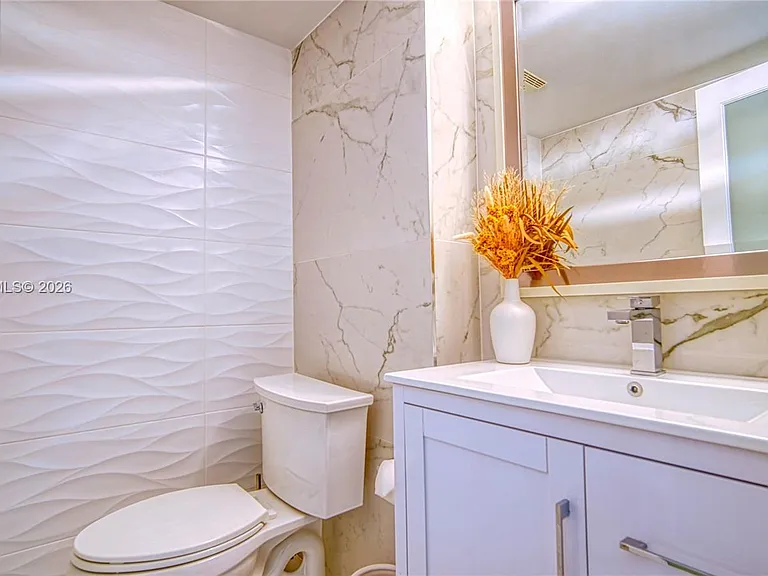 3550 Galt Ocean Dr #1808 — Photo 12