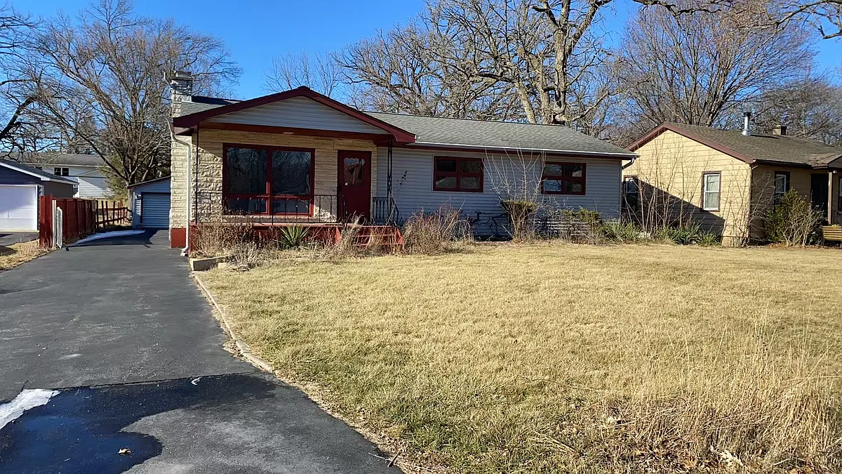 Front of the house - 33336 N Lone Rock Rd #1