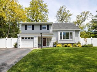 8 Woodmere Dr, Eatontown, NJ 07724