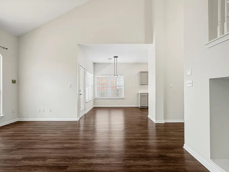 6921 Auckland Dr — Photo 8