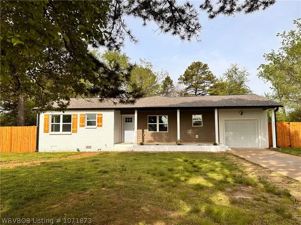 407 N 18th St, Ozark, AR 72949