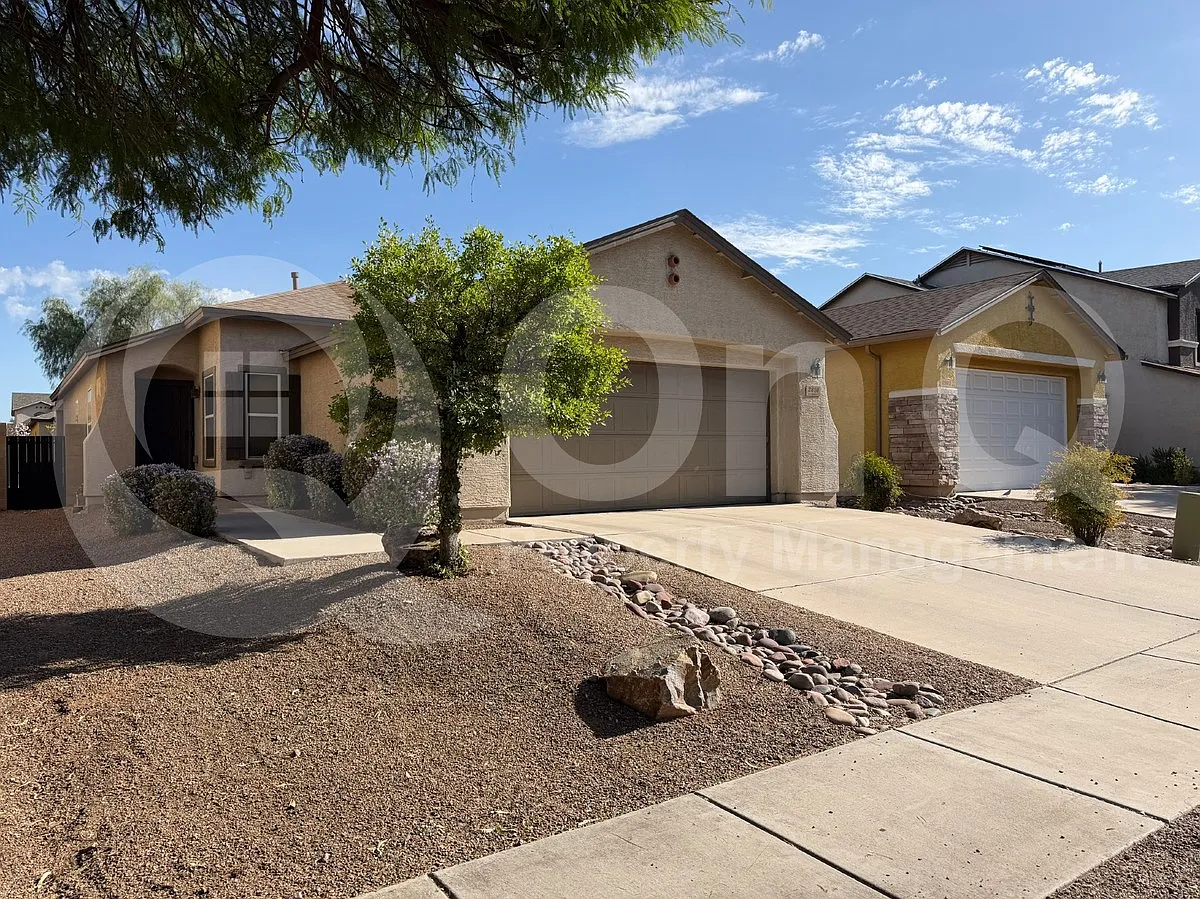 4 bed, 2.0 bath, 1395 sqft, $1,950 — Photo 1