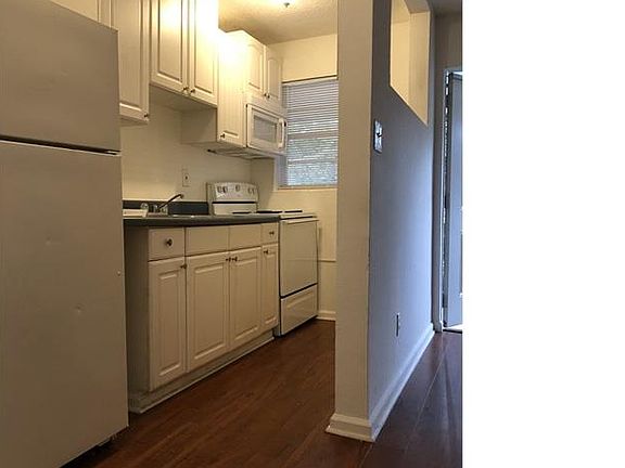 3rd image of 1103 SW 15th Ave APT 6
