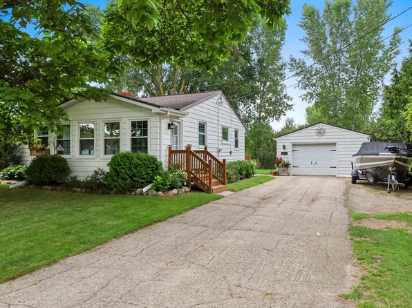 5044 E Ronsman Rd, New Franken, WI 54229