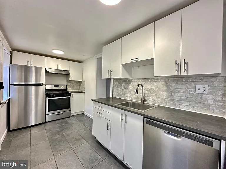 1117 W Main St #D1 — Photo 1