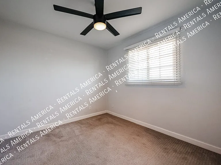 3213 S Albert Ave — Photo 32