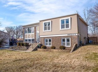3026 Edgewood Pkwy, Woodridge, IL 60517