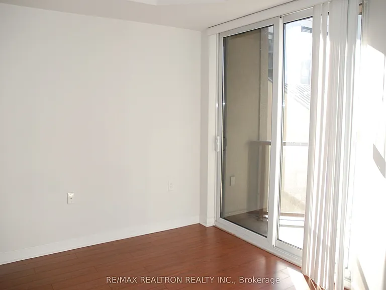 85 Bloor St E #913 — Photo 9