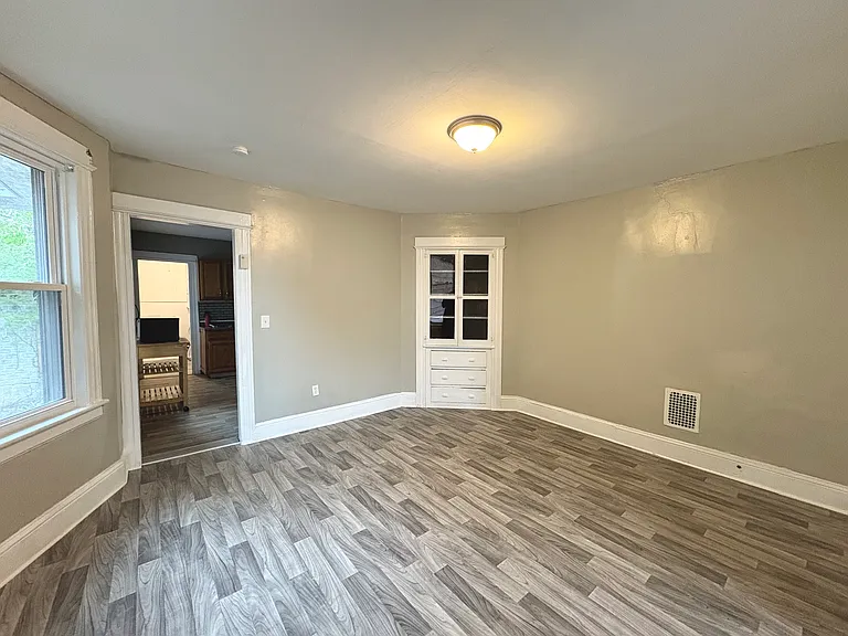 208-210 Fairview Ave #2 — Photo 5
