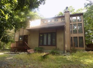 6034 Decker Rd, Bushkill, PA 18324