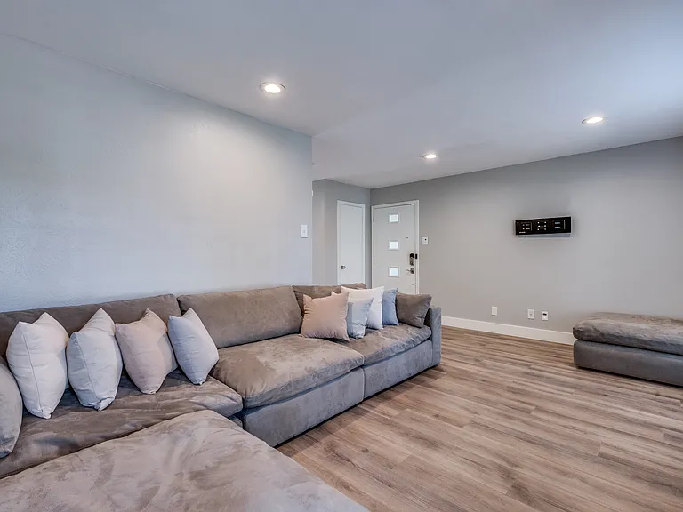7602 Woodthrush Dr — Photo 8