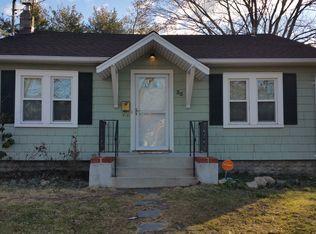 35 W 1st St, Deer Park, NY 11729