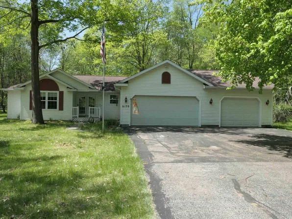 6170 Fox Run Cir, Stanwood, MI 49346