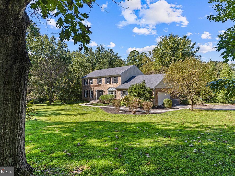 1st image of 300 Manor Dr