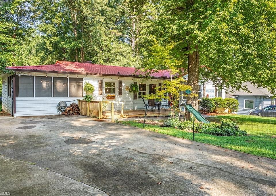 1st image of 512 Myers Park Dr