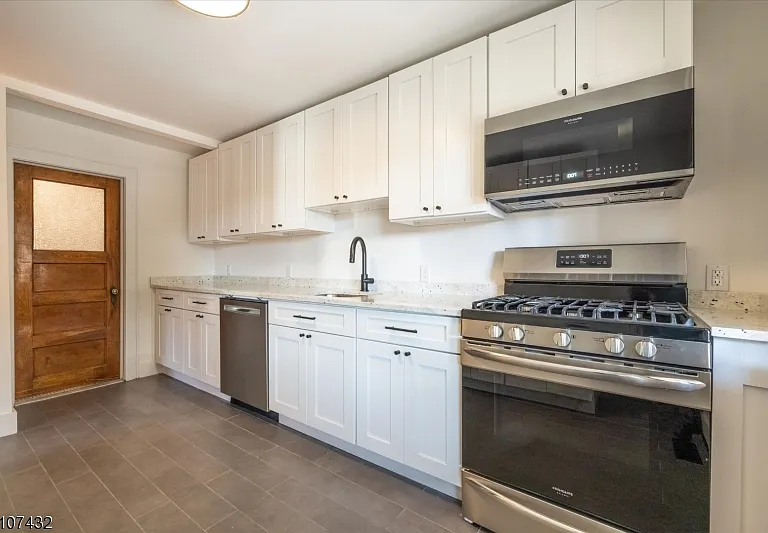 157 Forest St #1 — Photo 4