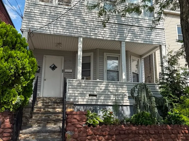 14 Getty Ave — Photo 7
