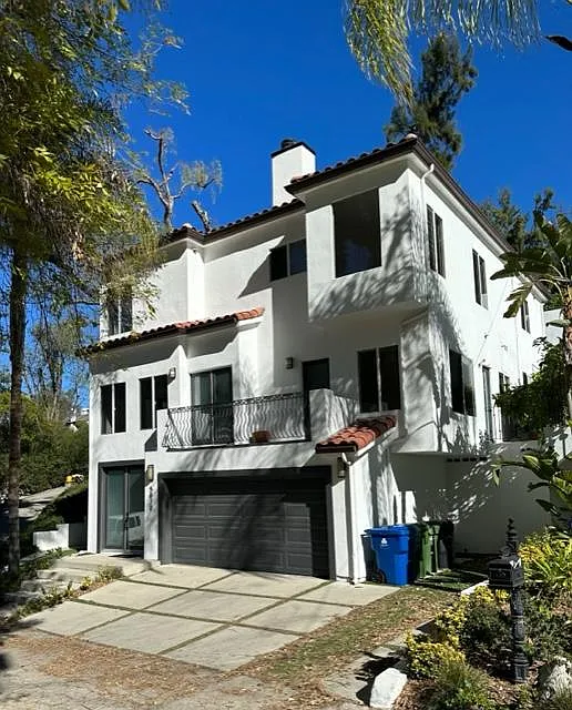 4 bed, 3.5 bath, 3000 sqft, $6,995 — Photo 2