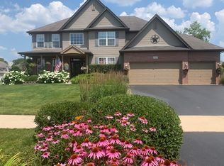 765 Doral Ln, North Aurora, IL 60542