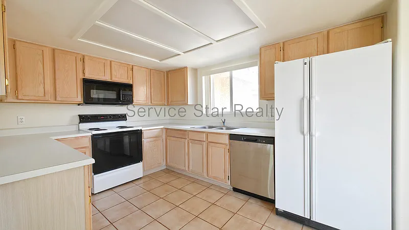 3 bed, 2.0 bath, 1496 sqft, $2,295 — Photo 3