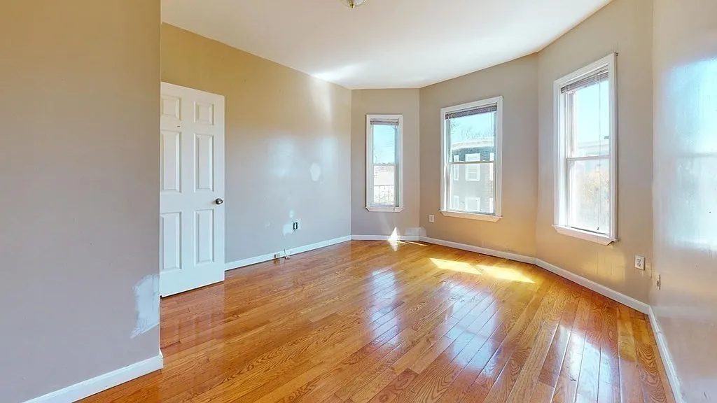 Building Photo - 22 Hendry St #2