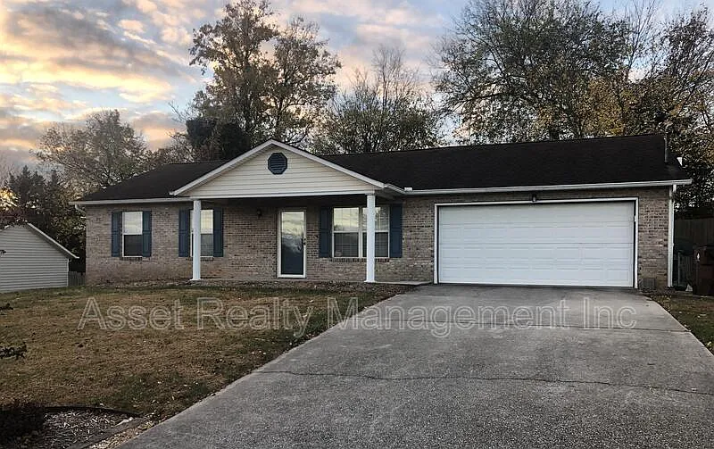 3 bed, 2.0 bath, 1379 sqft, $1,995 — Photo 1