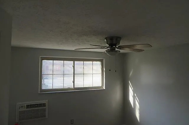24325 Detroit Rd — Photo 11