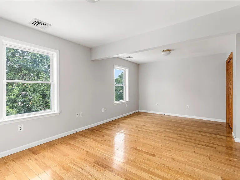 311 Page Ave — Photo 16