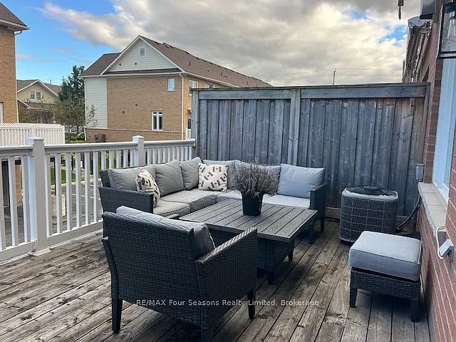 29 N Maple St — Photo 16