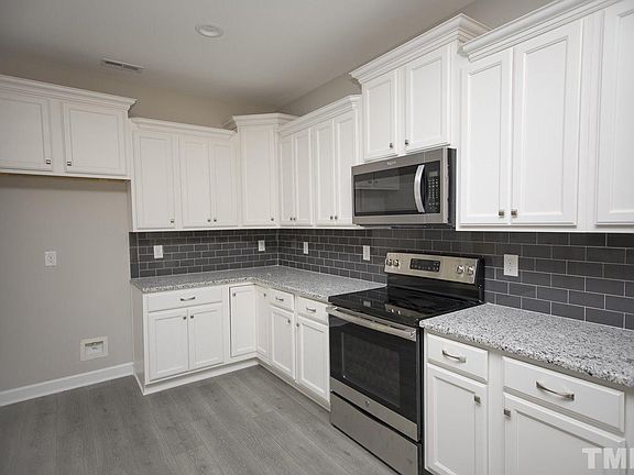3rd image of 1003 Woodhall Ln
