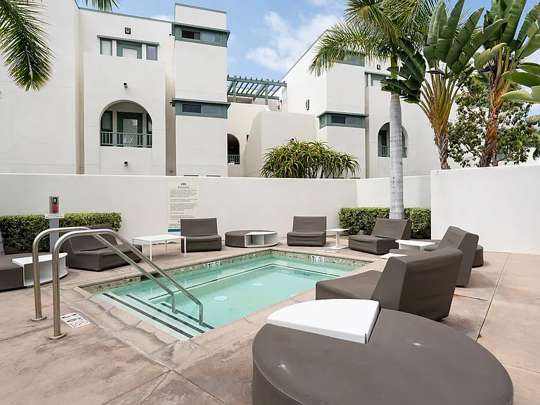 Dylan Point Loma Apartments — Photo 7