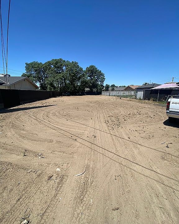 1st image of 2584 S Walnut Ave