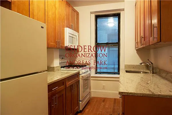 Rented by Siderow Residential Group | media 14