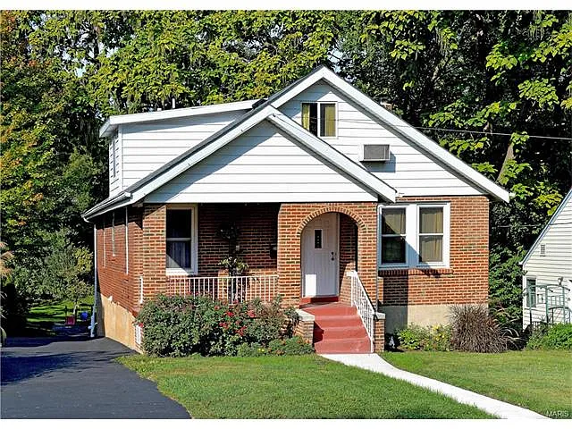 495 Caroline Ave photo 1