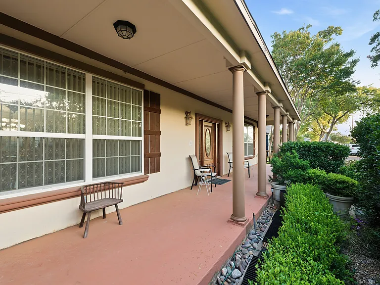 2720 Oates Dr — Photo 49