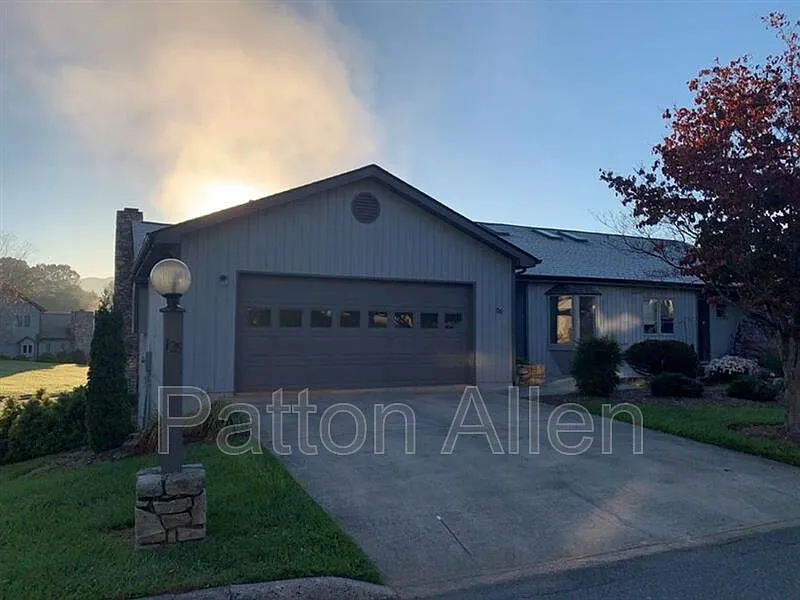 3 bed, 3.0 bath, 2500 sqft, $2,500 — Photo 1