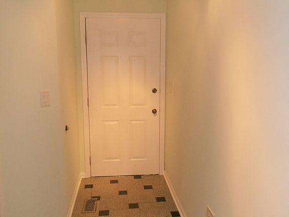 3rd image of 1710 Autumn Ave Unit B