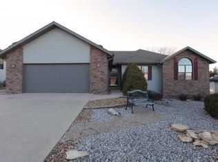 141 Ashford Dr, Hollister, MO 65672