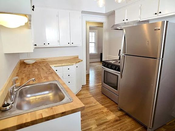 5th image of 1459 Wellesley Ave