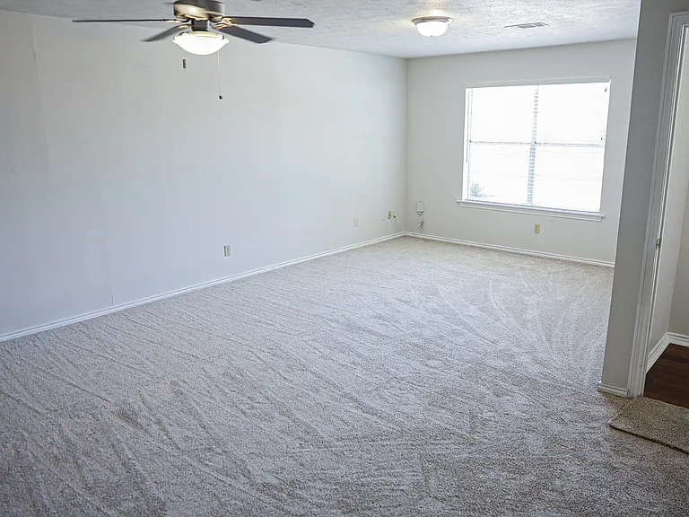 1302 Crescent St — Photo 35