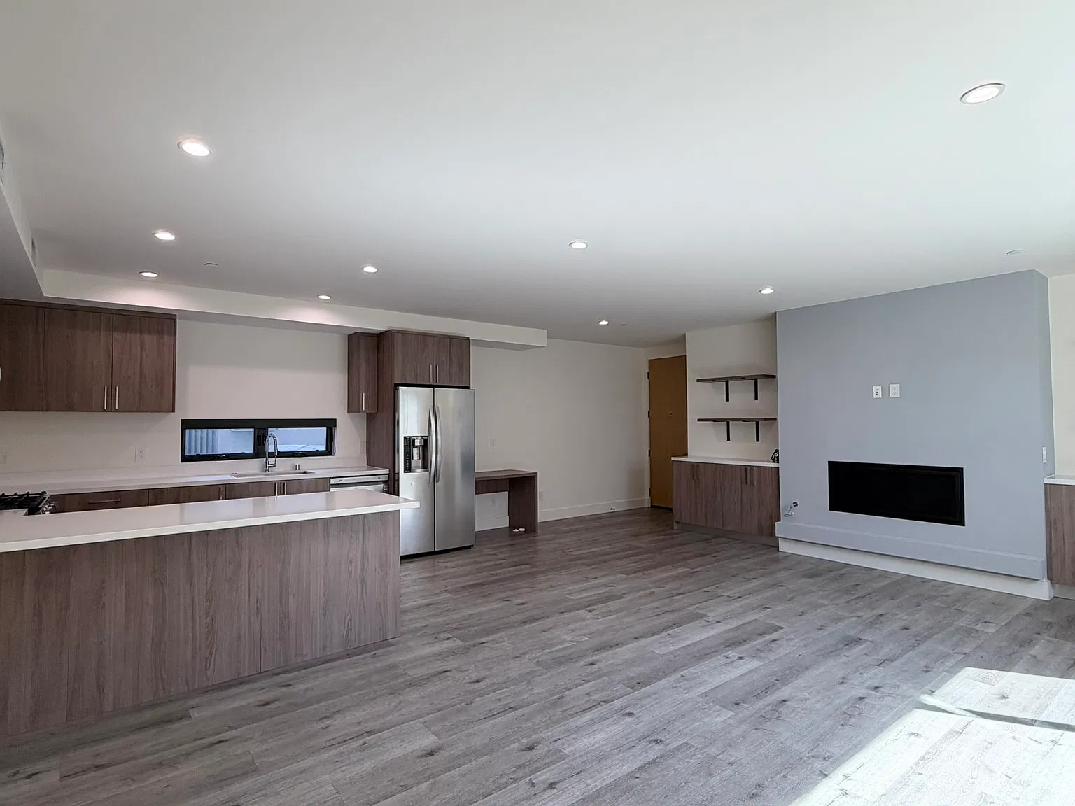 3 bed, 1375 sqft, $3,595 — Photo 4