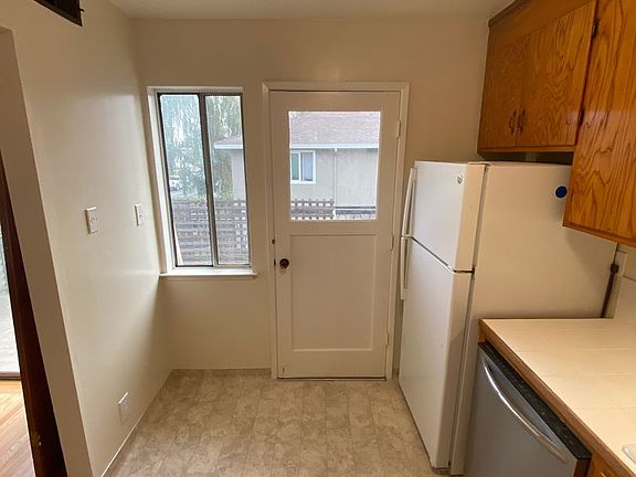 5th image of 1051 Santa Cruz Ave #3