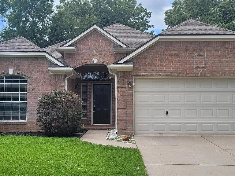 3825 Evergreen Way — Photo 1