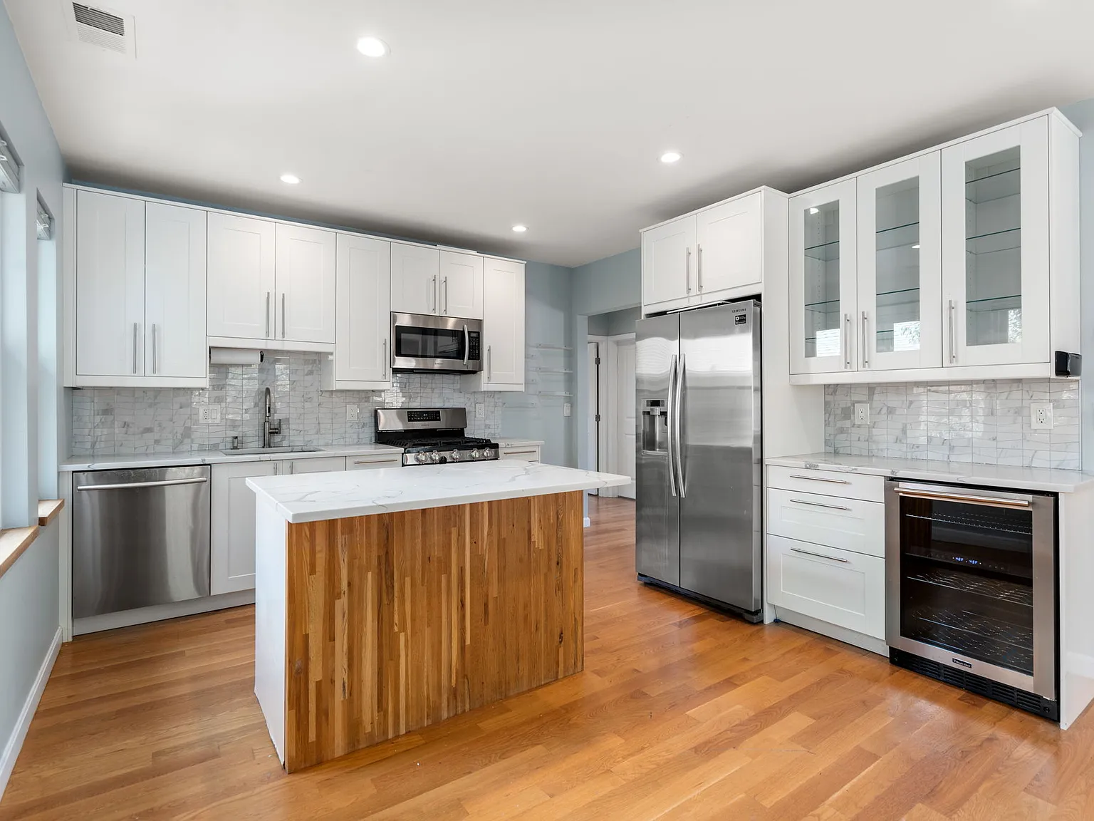 3 bed, 1400 sqft, $3,900 — Photo 2