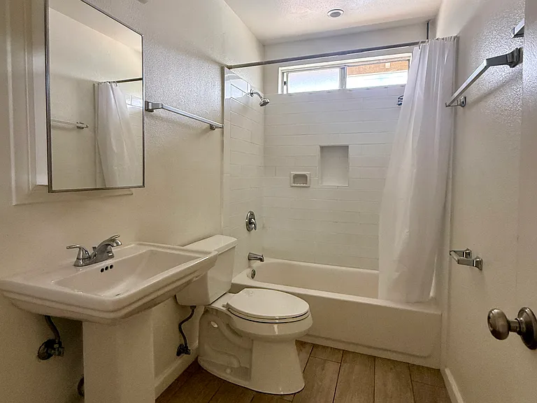 908 S Gladys Ave #D — Photo 9